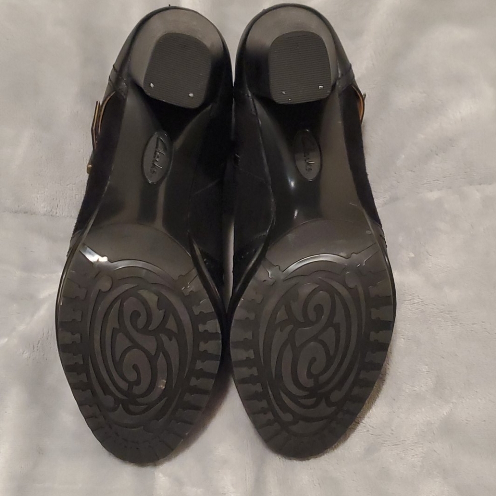 Clark's black leather ankle boots - Picture 3 of 4